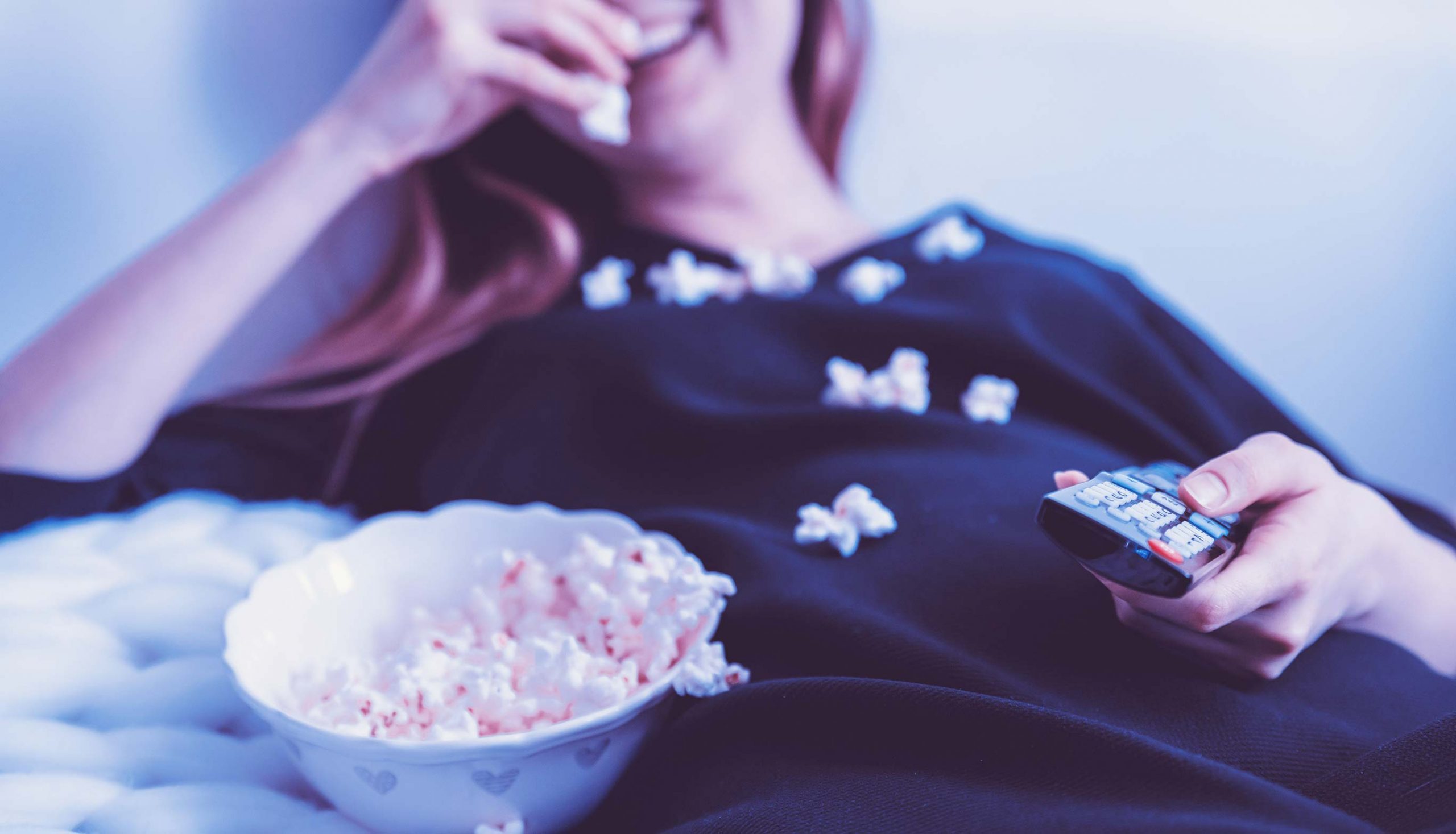 Snacking in front of the TV has its risks. Photo: JESHOOTS.COM / Unsplash